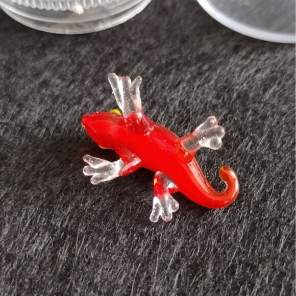 Miniature Glass Salamander Figurine, Magnifier Lid, Display Case, Red Lizard - Picture 5 of 9